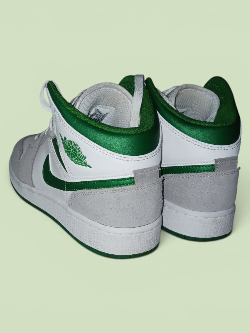 Air Jordan 1 Mid SE Lucky Green White Gray Size 6Y-7.5W Nike Sneakers - Picture 3 of 4